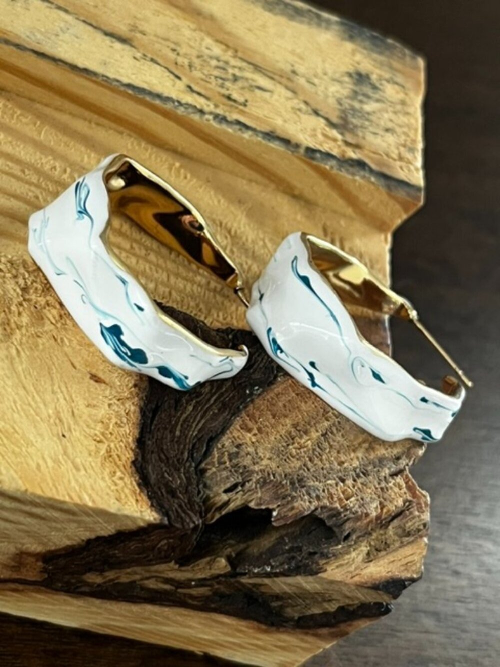 Half Hoop Earrings Wavy Enamel White Blue Gold Tone Setting Post Back